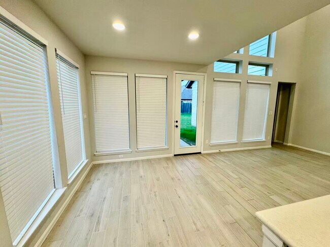 Building Photo - 10503 Shining Dawn Wy