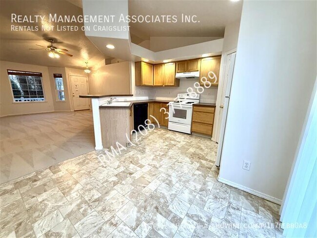 Building Photo - 822 S Chestnut St