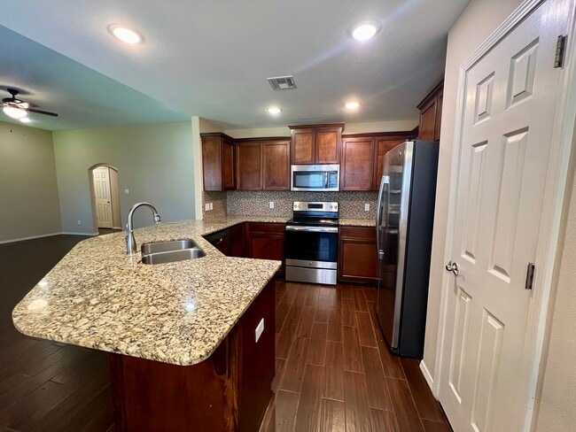 Building Photo - Beautiful 4 Bedroom House For Rent **ASK A...