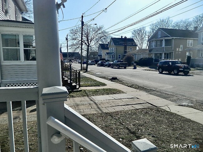 Building Photo - 37 Elm St