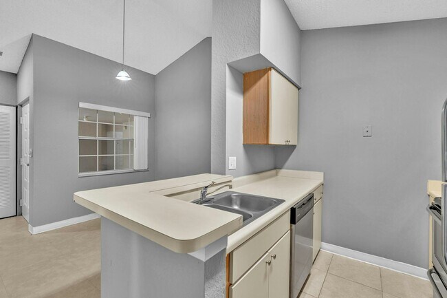 Building Photo - 5200 NW 31st Ave