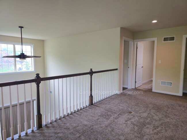 Building Photo - Duplex includes 2 car garage, laundry, pat...