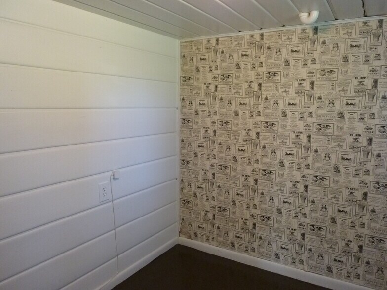 Building Photo - 825 E 35th Ave