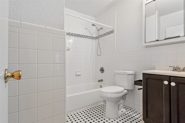 Building Photo - 10943 Desdemona Dr