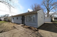 Building Photo - Slab Home on a Quiet Block