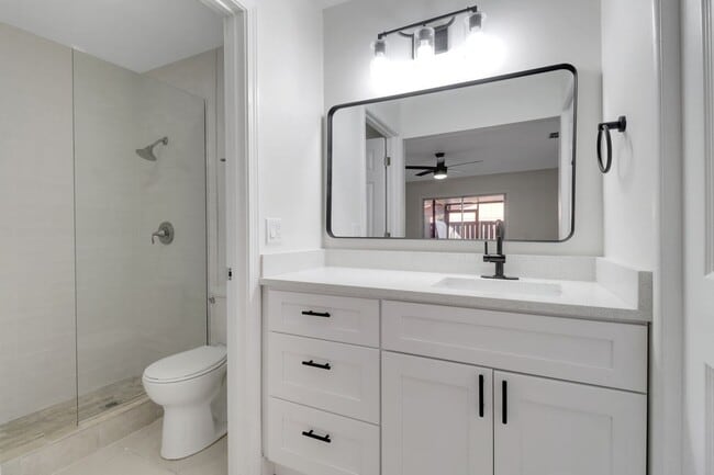 Building Photo - 6350 Royal Woods Dr