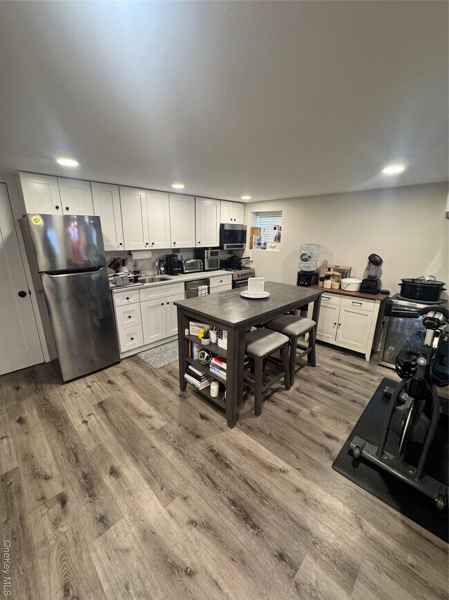 Building Photo - 570 Monroe Blvd