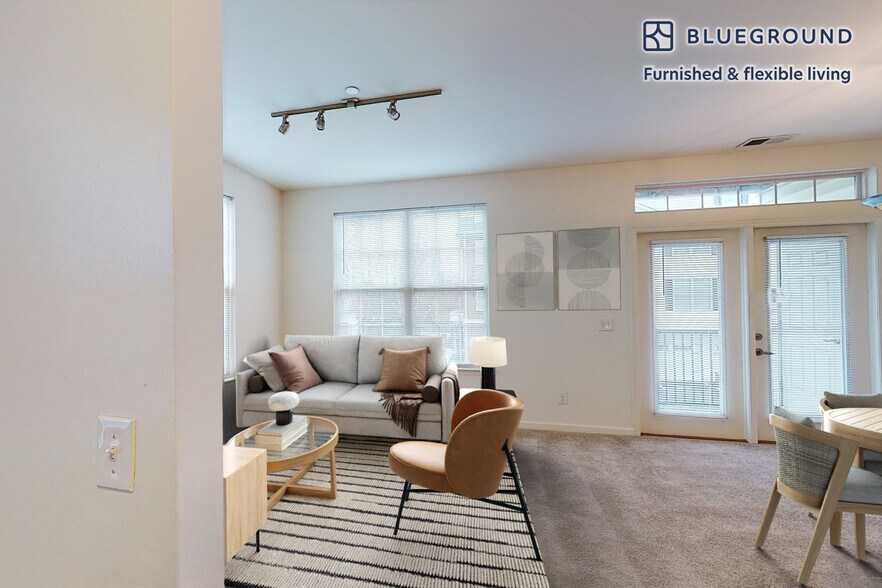 Building Photo - 998 Stewart Ave