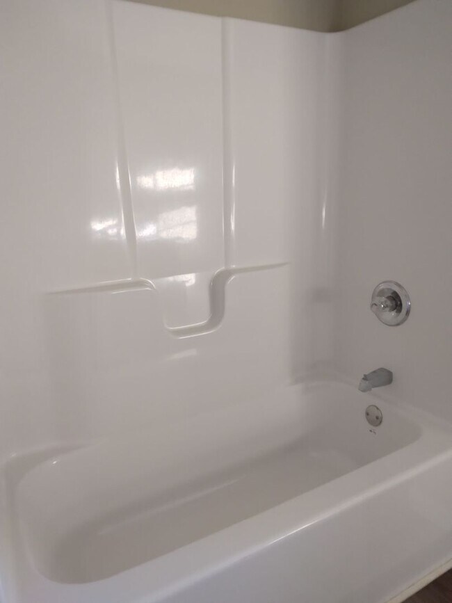 Building Photo - Now available 3 Bedroom 2 Bath Single Family Home - White Pine, TN