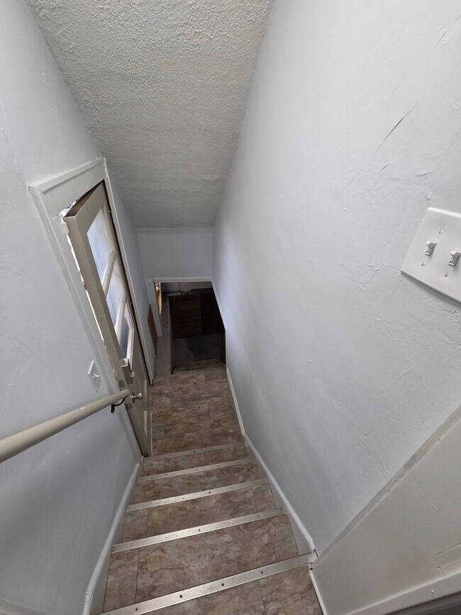 Building Photo - Charming 3-Bedroom Property in Prime Location
