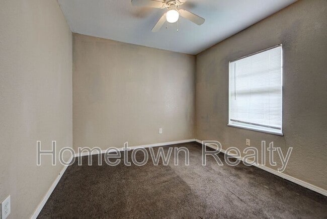 Building Photo - 1833 NE 51st St