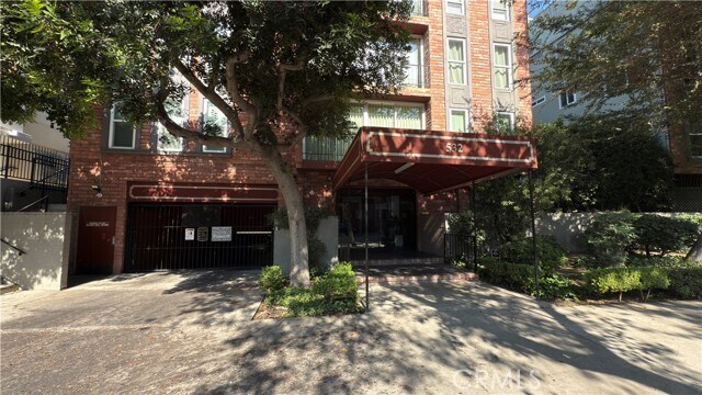 Building Photo - 532 N Rossmore Ave