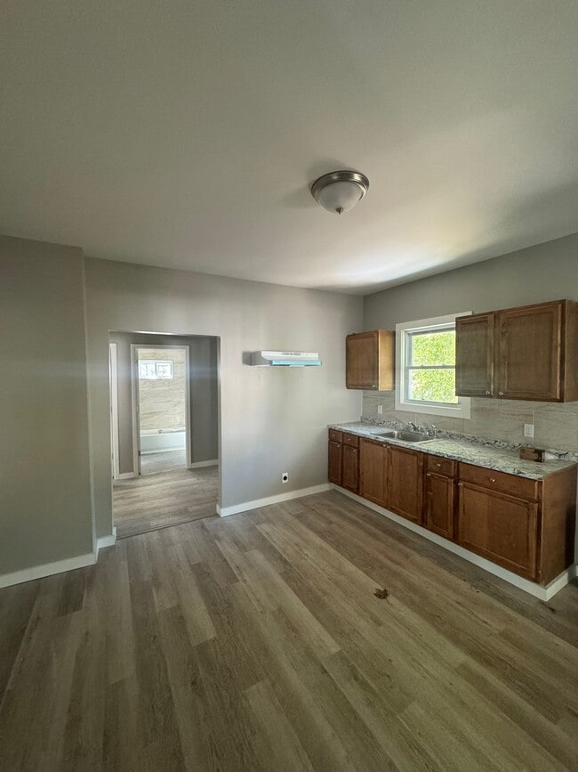 Primary Photo - 104 Hatch St