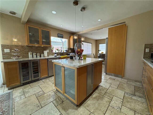Primary Photo - 10658 Fullbright Ave