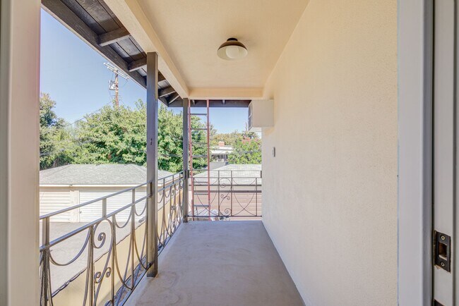 Building Photo - Riverside Residences