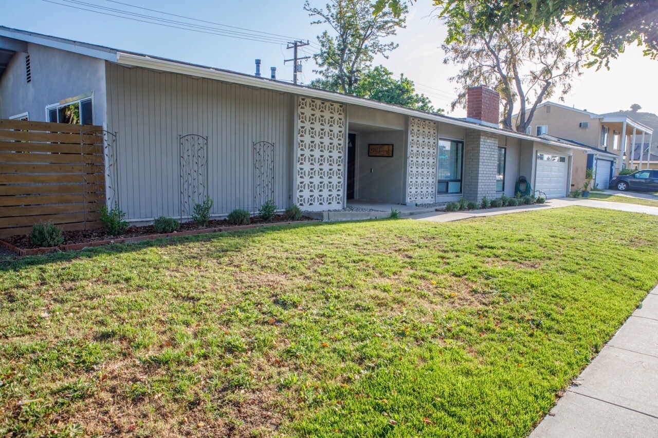Building Photo - 176 W Gainsborough Rd