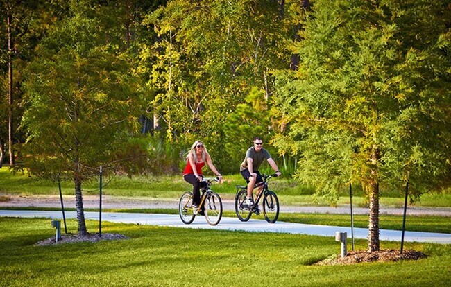 Building Photo - 208 Forest Peak Way