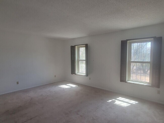 Building Photo - 3 Bed 2.5 Bath Spanish Style Home