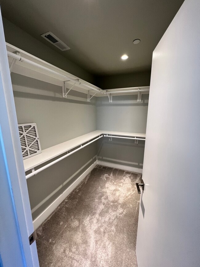 Building Photo - 100 High St