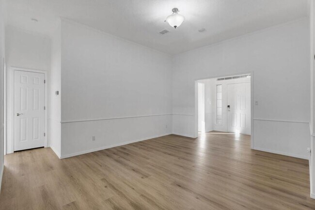 Building Photo - 9512 Rosas Ave NE