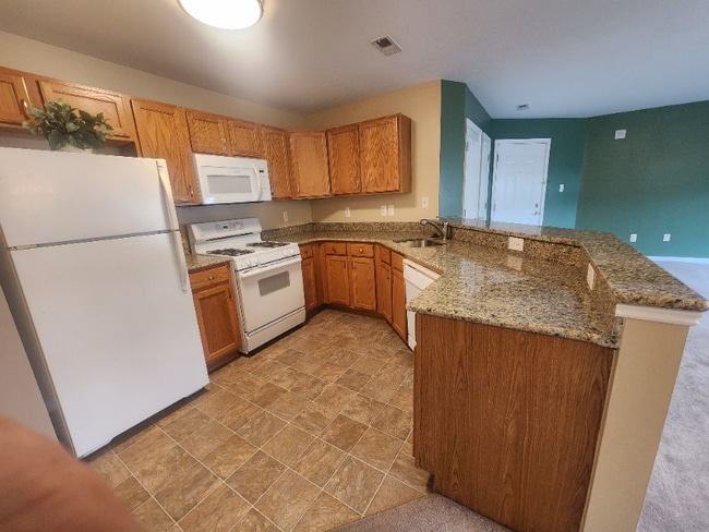Building Photo - 2026 Windsong Dr