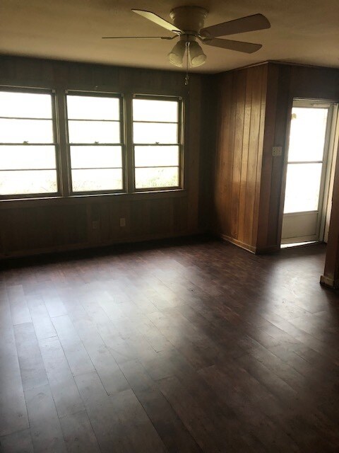 Building Photo - 209 E Jordan St