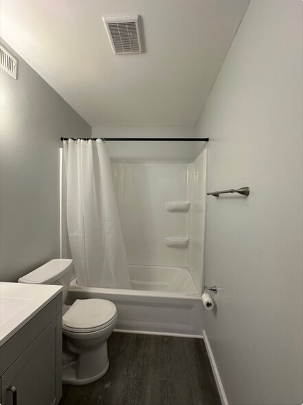 Building Photo - 3009 Greenbelt Dr
