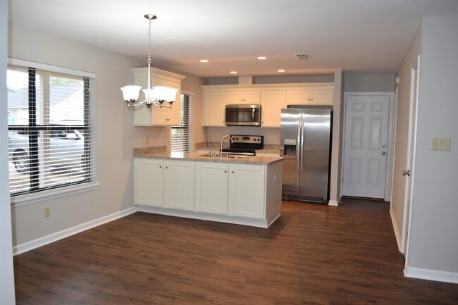 Building Photo - 1700 Green Ridge Trail