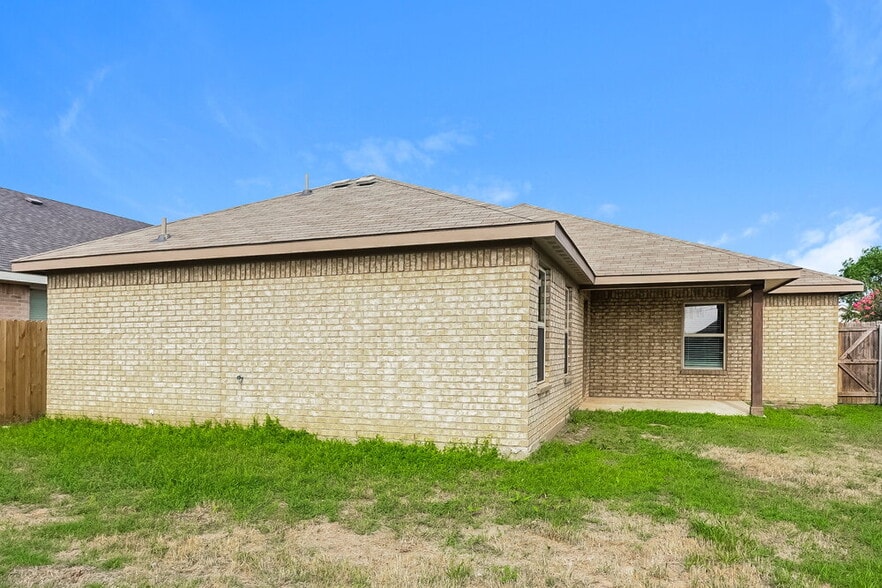 Building Photo - 7609 Rainbow Creek Dr