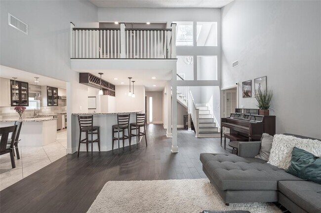 Primary Photo - 1407 Lakecliff Dr