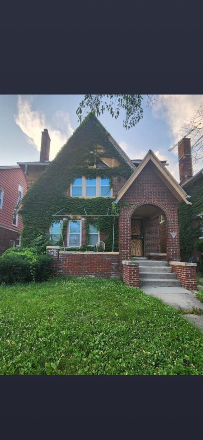 Building Photo - 3328 Leslie St