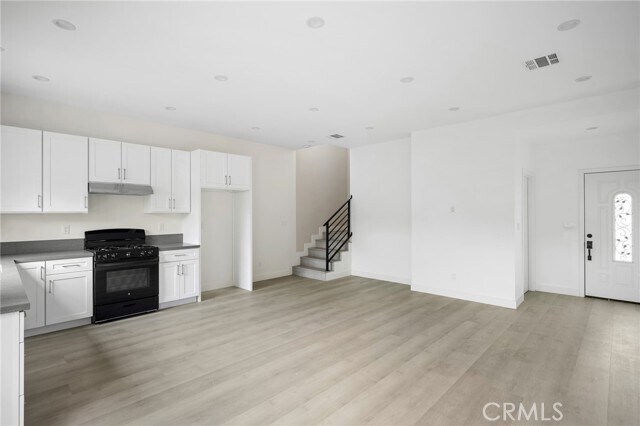 Building Photo - 11217 Cohasset St