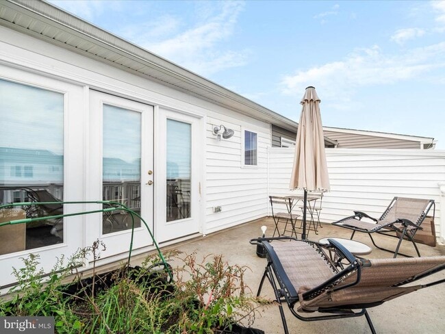 Building Photo - 404 Waverley Dr