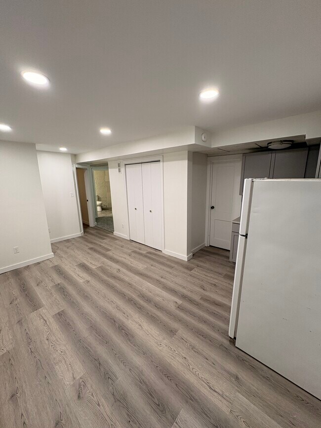 Building Photo - Forest Avenue