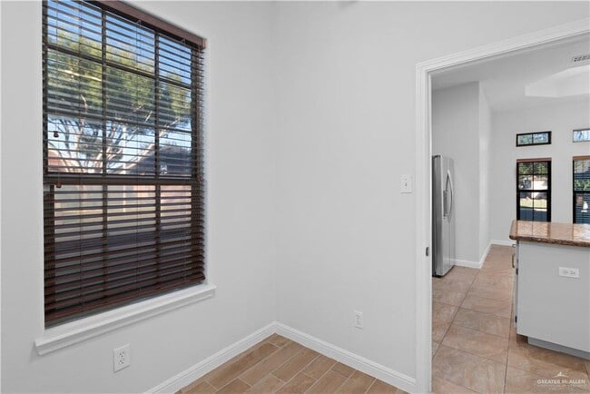 Building Photo - 31 Midlands Cir