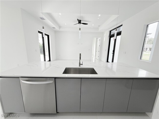 Building Photo - 702 Zemil Ct