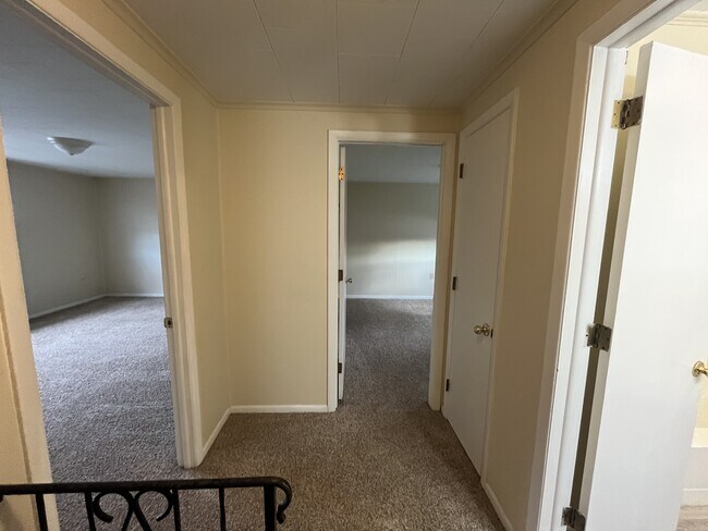 Building Photo - 611 Lincoln Way W