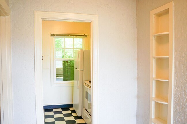 Building Photo - Cottage Cutie in John's Landing: HWs, Big ...