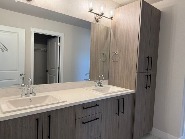 Building Photo - Beautiful Three Bedroom New Construction Home For Rent