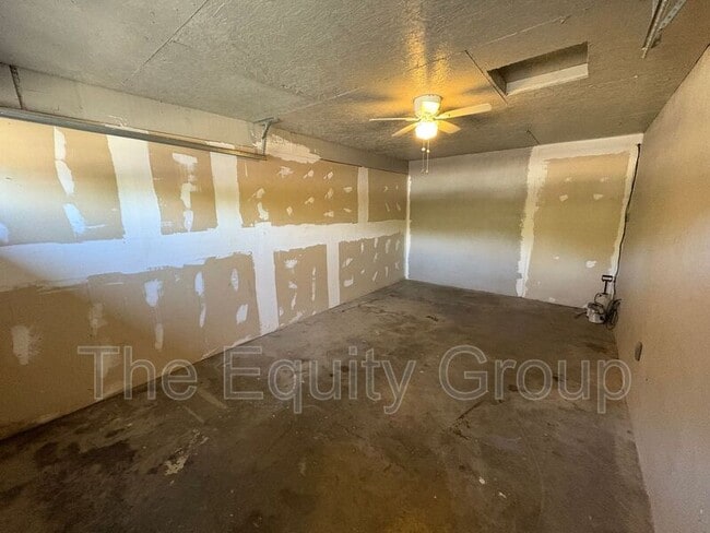 Building Photo - 505 N Lovers Ln