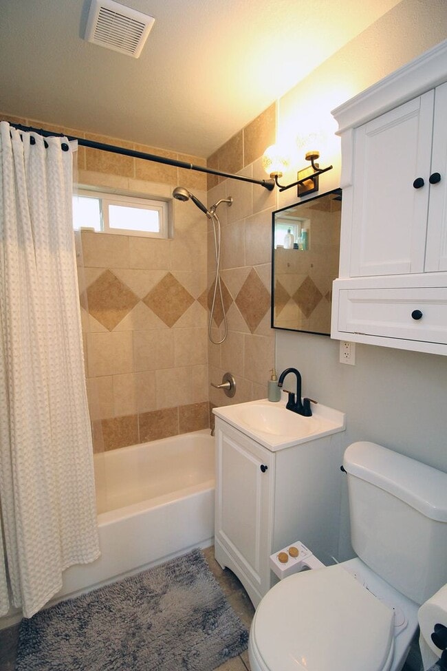 Building Photo - 9020 SE Stephens St