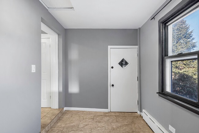 Building Photo - 5761 N Elston Ave