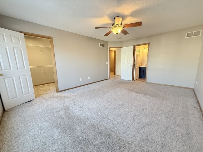 Building Photo - 10515 Pond Curve