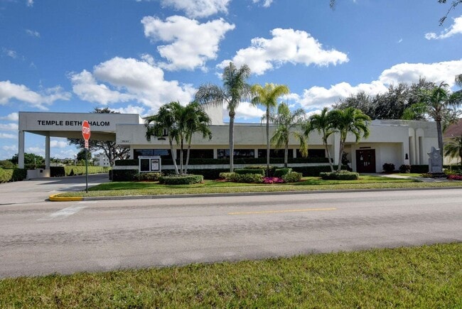 Building Photo - 3063 Ainslie Dr