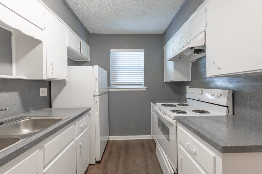 Building Photo - 705 Santa Rosa Dr