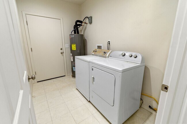 Building Photo - Centrally located - Remodeled Home