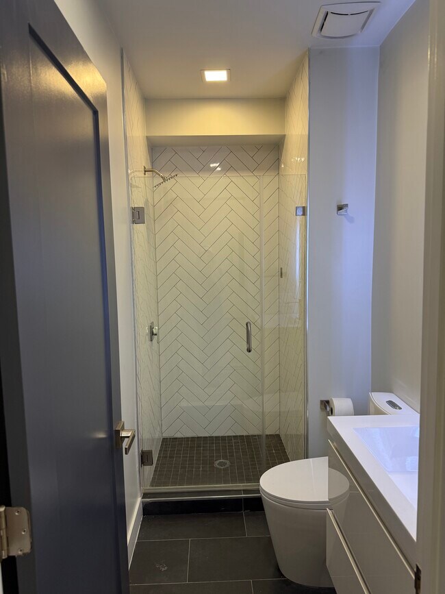 Building Photo - 1355 Bryant St NE