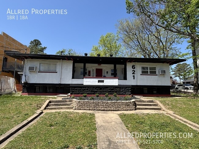 Primary Photo - 621 N Leverett Ave
