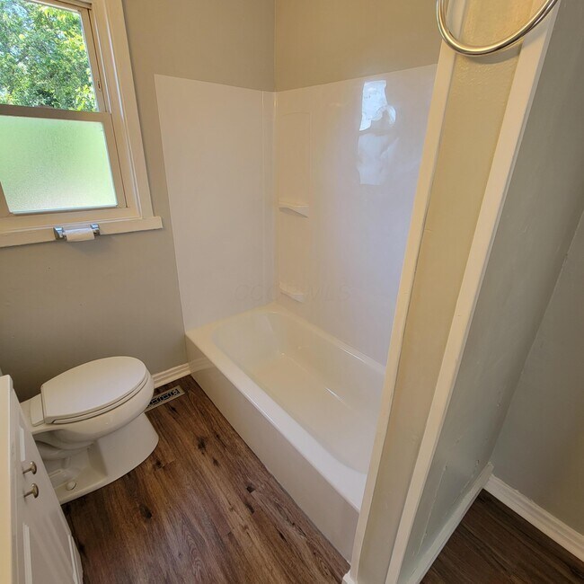 Building Photo - 221 S Highland Ave