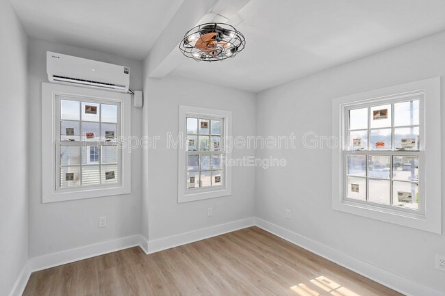 Building Photo - 22 Nunan St